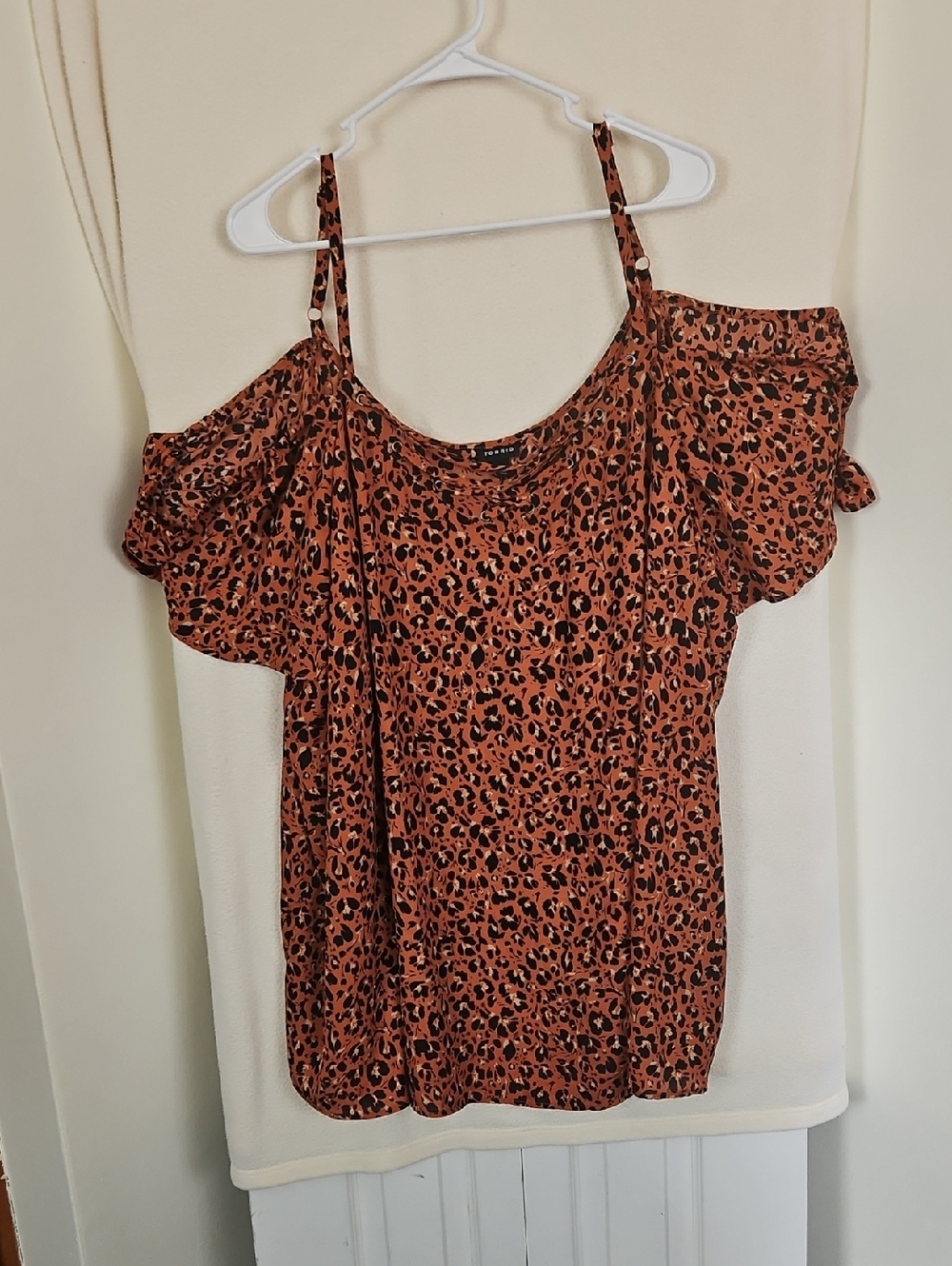 Cold-Shoulder Leopard Print Top in Rust